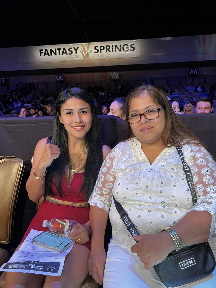 GoldenBoyBoxing's tweet photo. Our VIP guests enjoying tonights boxing fights 👀😎

#AcostaRivera | on @DAZNBoxing https://t.co/xUFQFpGMqb