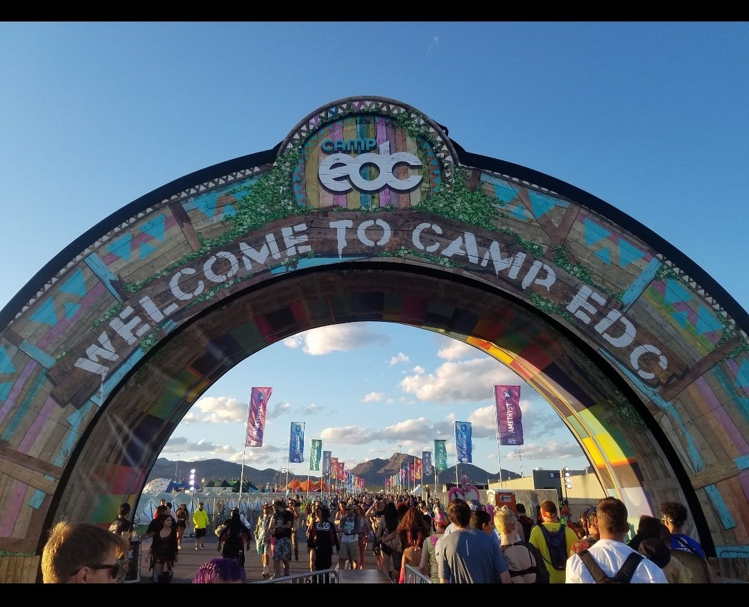 the_dread_rager's tweet photo. We're almost reunited. #CampEDC #TheMesa @Camp_EDC @EDC_LasVegas https://t.co/qlr4DsHdn6