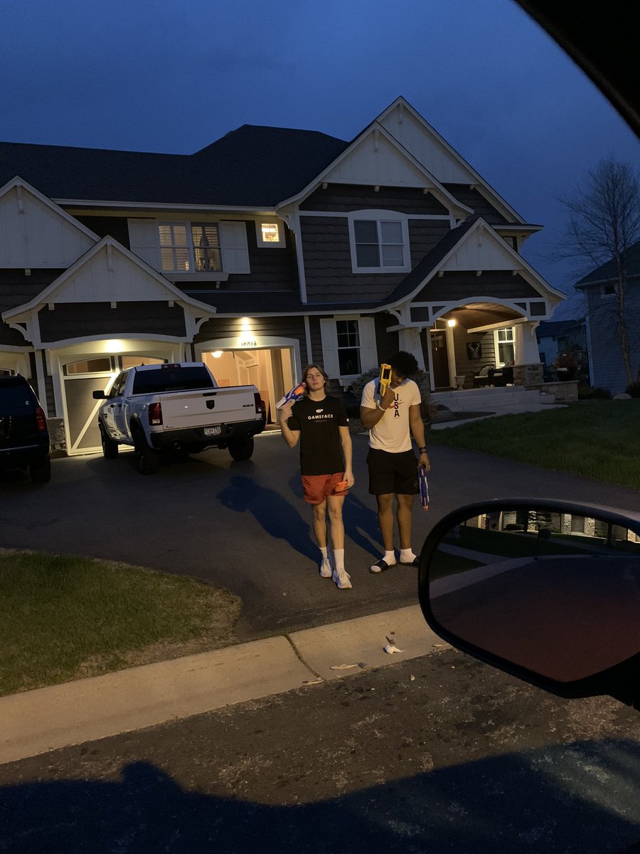 Two bounties posted up. Slide if u want smoke???