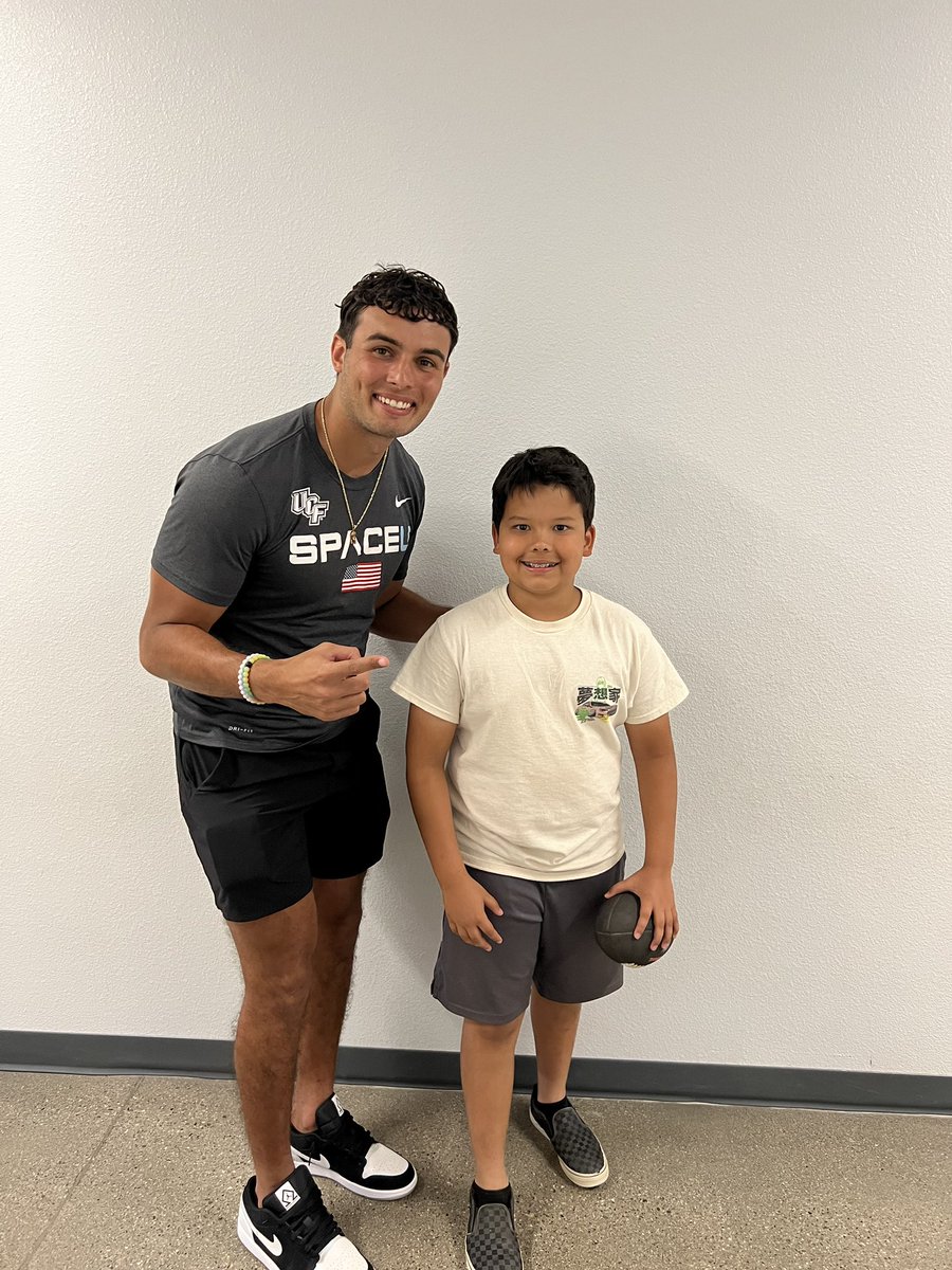 Had a great time today visiting with my former 3rd grade teacher Mr. Brown and his class today! These kids were awesome to be with! Thank you for having me! @SchnepfSchoolQC <a href="/qcusd/">Queen Creek Unified School District</a>