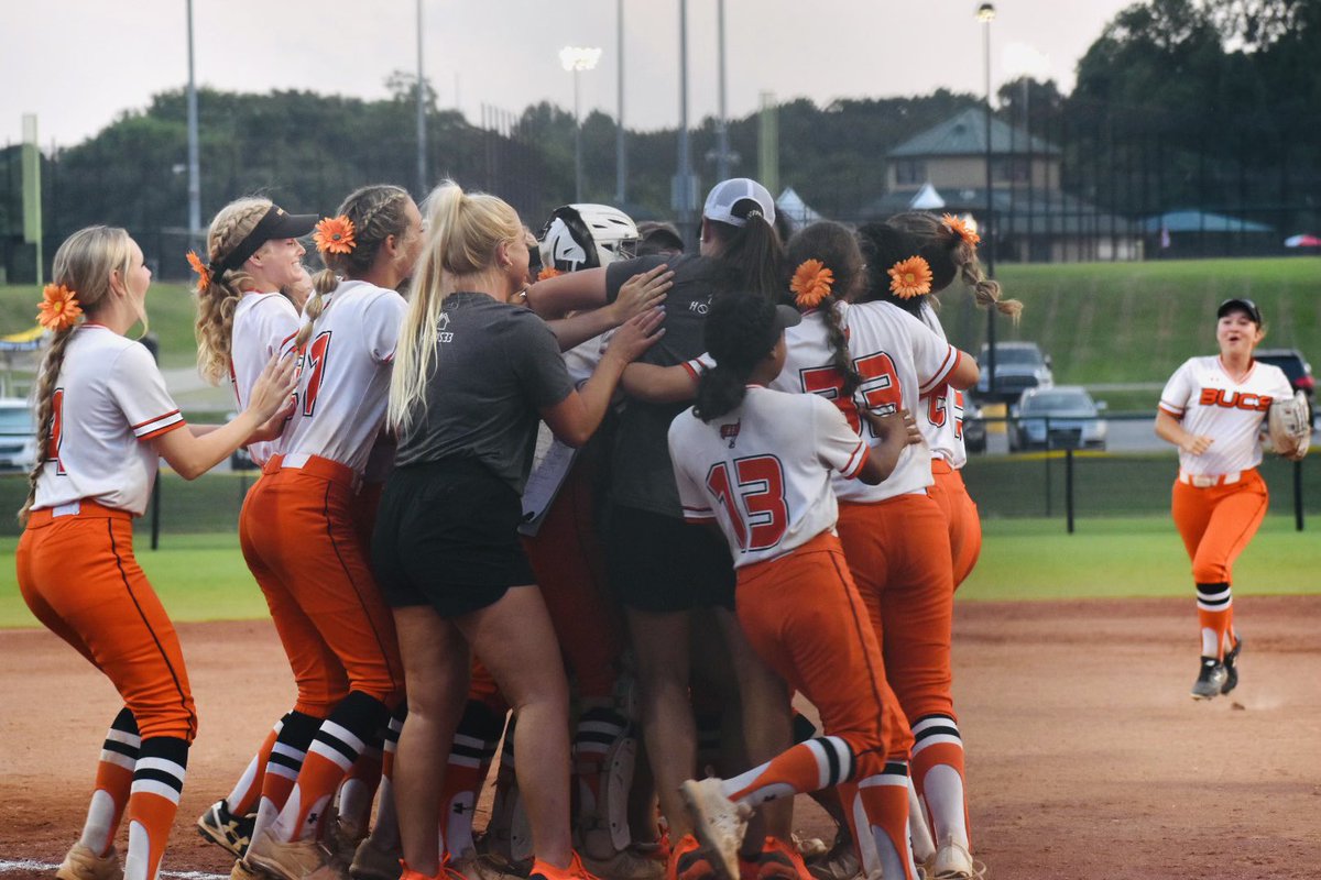 Hoover_SB's tweet photo. State Bound!!! #HØUS33 🧡🖤 https://t.co/PC9ZOVJqEy