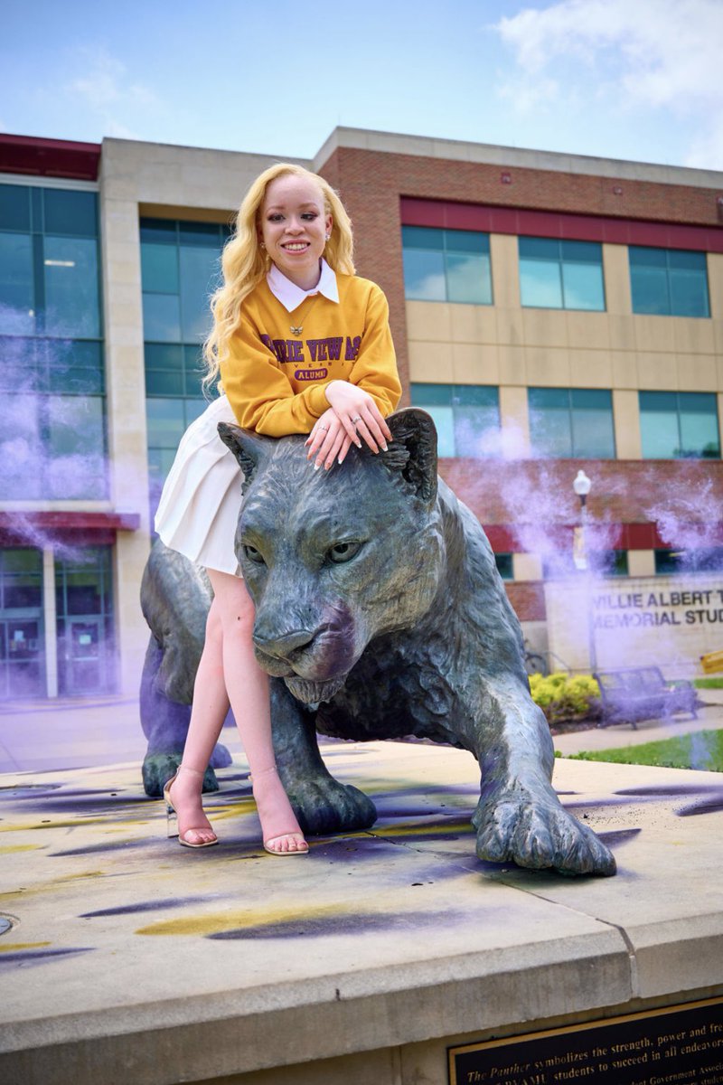 Hiitsmelexii's tweet image. God is within her, she will not fail. -Psalm 46:5 💕✨

In less than 48 hours, I’ll be graduating from THEEE PVAMU #Pvamu #PVAMU22 #pvgrad 💜💛