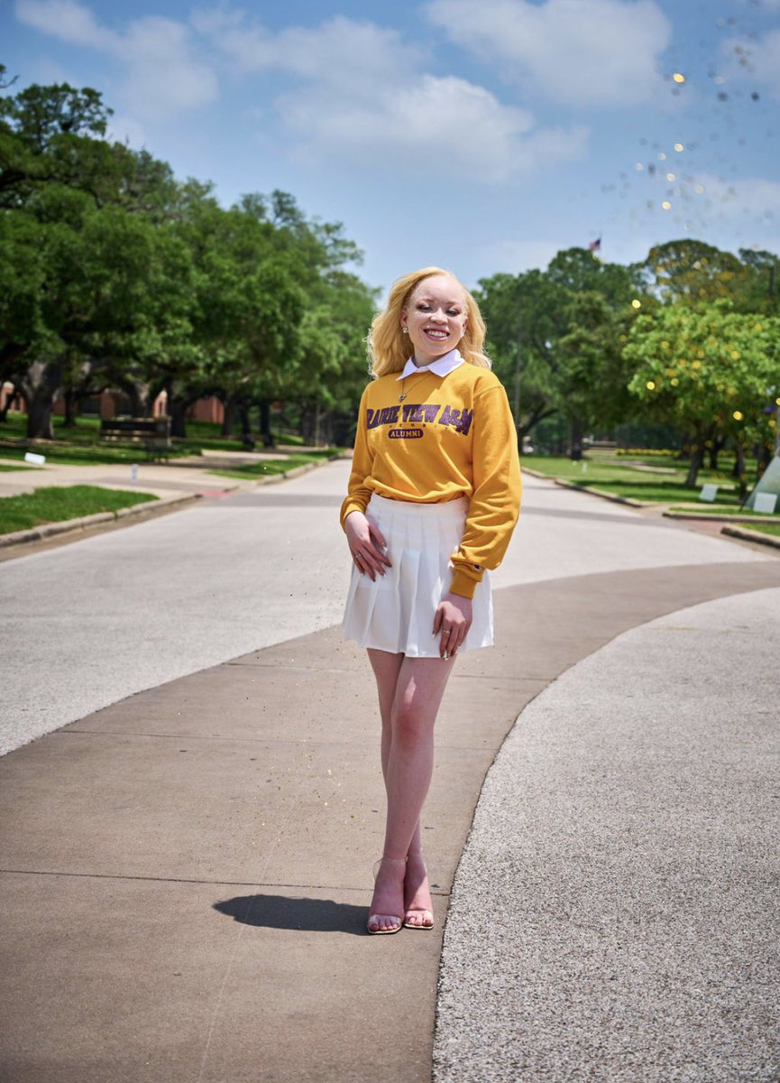 Hiitsmelexii's tweet image. God is within her, she will not fail. -Psalm 46:5 💕✨

In less than 48 hours, I’ll be graduating from THEEE PVAMU #Pvamu #PVAMU22 #pvgrad 💜💛