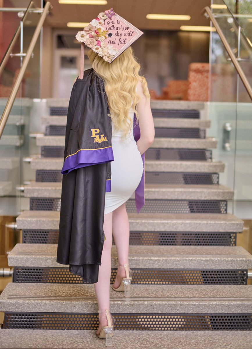 Hiitsmelexii's tweet image. God is within her, she will not fail. -Psalm 46:5 💕✨

In less than 48 hours, I’ll be graduating from THEEE PVAMU #Pvamu #PVAMU22 #pvgrad 💜💛