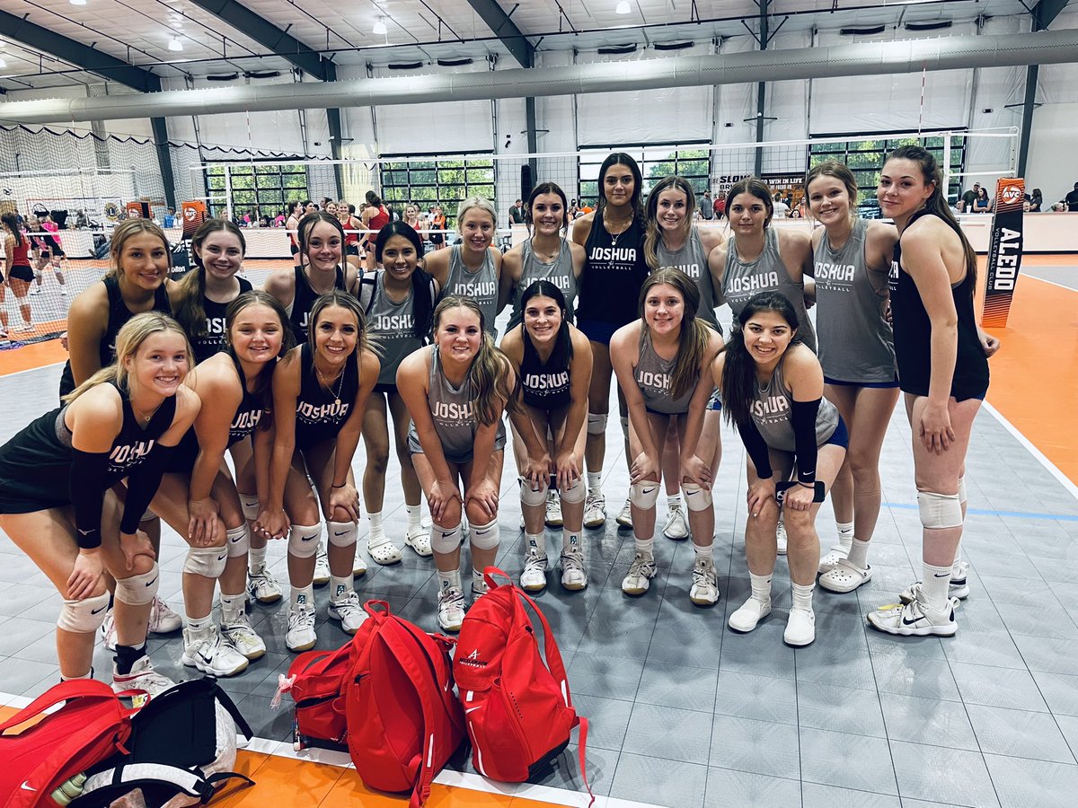 JhsOwlsvball's tweet photo. Week 2 of Spring League at Aledo Volleyball Club! We had a little Joshua on Joshua competition tonight. Each division split with each other, so we call that a win. We are ready to finish out week 3 with a bang! #aledovolleyballclub #avc #ALLIN #joshuavolleyball https://t.co/TR51pF8j5S