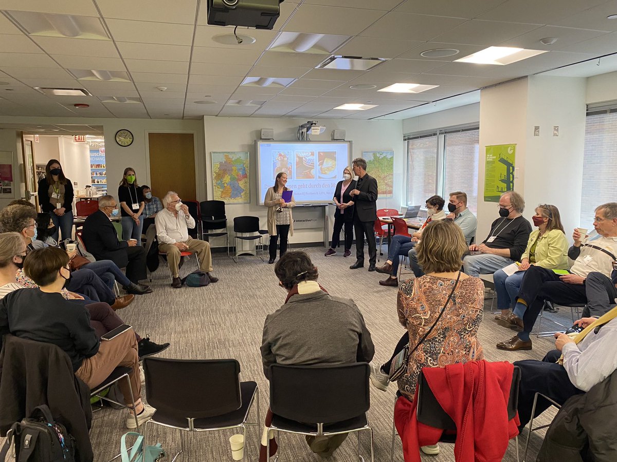 NoIlAATG's tweet image. Great times were had on 5/7 at the 9th GID for college students (Vom Kaffeehaus zum Biergarten) and our @NoIlAATG meeting (Deutschlernen geht durch den Magen)! Vielen Dank an presenters, attendees, and especially our hosts, the @GI_Chicago! @AATGOnline #germanisfun