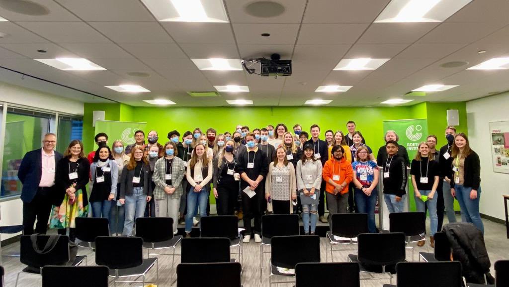 NoIlAATG's tweet image. Great times were had on 5/7 at the 9th GID for college students (Vom Kaffeehaus zum Biergarten) and our @NoIlAATG meeting (Deutschlernen geht durch den Magen)! Vielen Dank an presenters, attendees, and especially our hosts, the @GI_Chicago! @AATGOnline #germanisfun