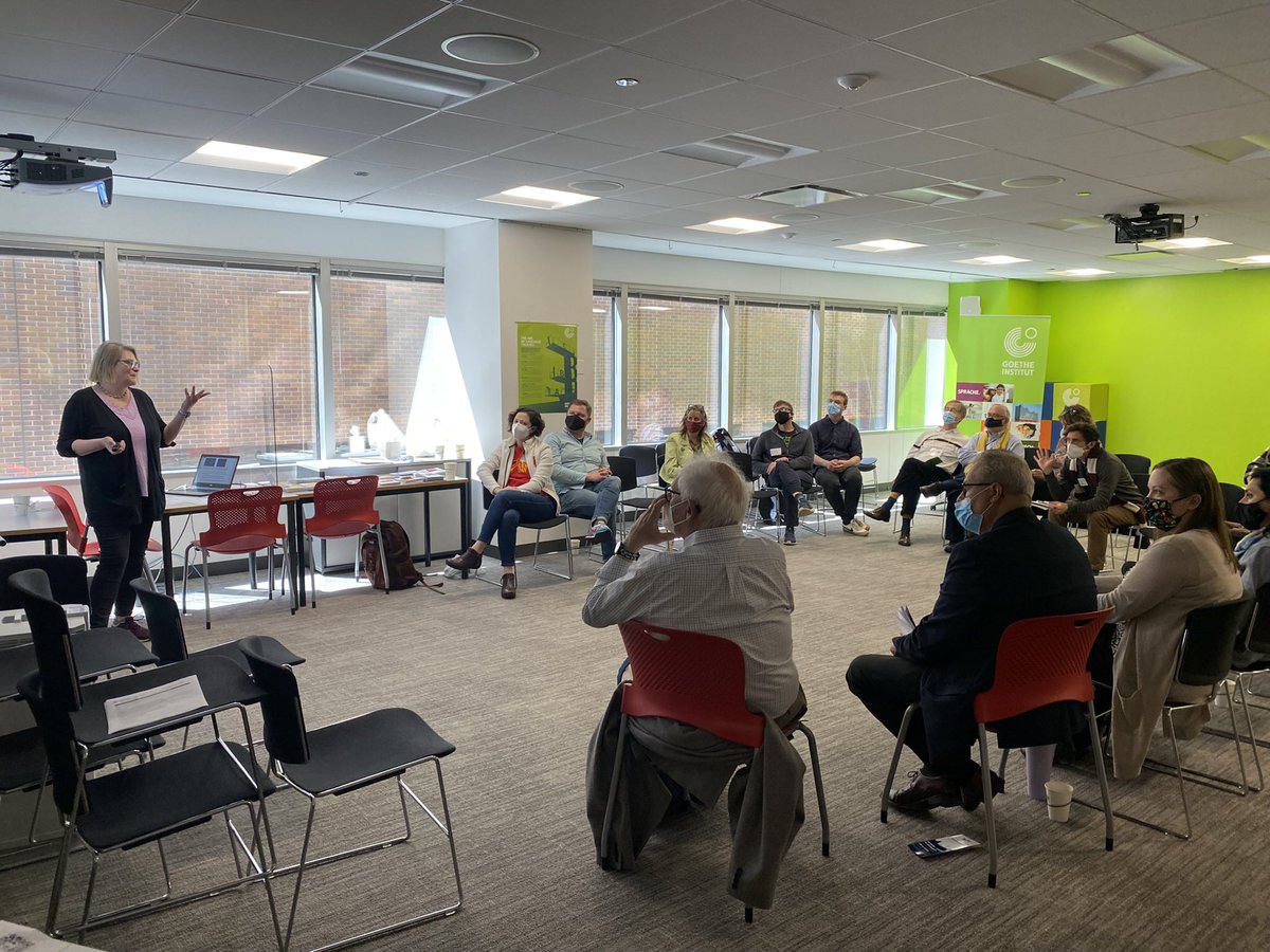 NoIlAATG's tweet image. Great times were had on 5/7 at the 9th GID for college students (Vom Kaffeehaus zum Biergarten) and our @NoIlAATG meeting (Deutschlernen geht durch den Magen)! Vielen Dank an presenters, attendees, and especially our hosts, the @GI_Chicago! @AATGOnline #germanisfun