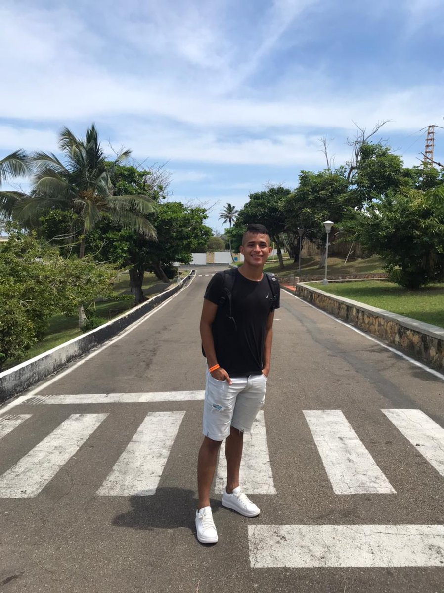 jhoniercoronel2's tweet photo. 💙 https://t.co/k5RLMnNXLz