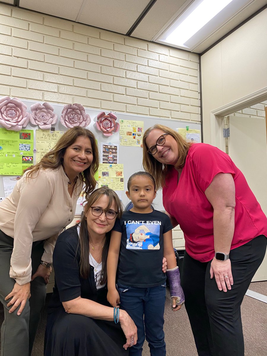 KathyBrownRR's tweet photo. Surrounded by support emotionally, socially and academically. #BTGlesson #RRworks #SmithElementary #Togetherwearebetter #Weloveourstudents 📓📚 https://t.co/W1tYS82Q5i