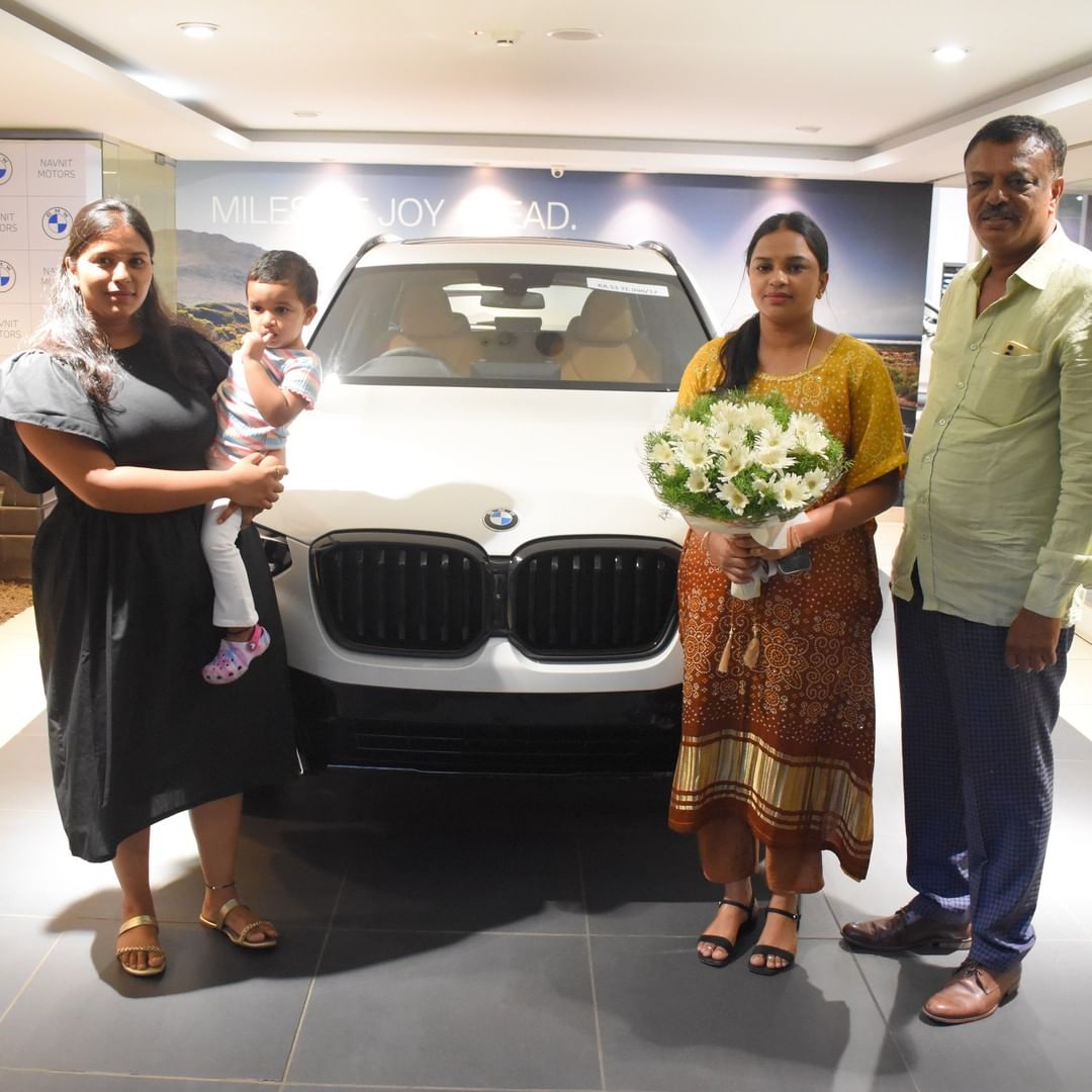 bmwkunbengaluru's tweet photo. #OnAMission to erase all boundaries.
Congratulations to Mr. Somashekhar H L and family on their brand new BMW X3. Welcome to the ever-growing family of #BMW.
#BMWX3 #NavnitMotors #Navnitgroup #bmwindia #bmwbangalore #bmwnavnitmotorsbengaluru #BMWNavnitMotors https://t.co/L4TsXN5OKh