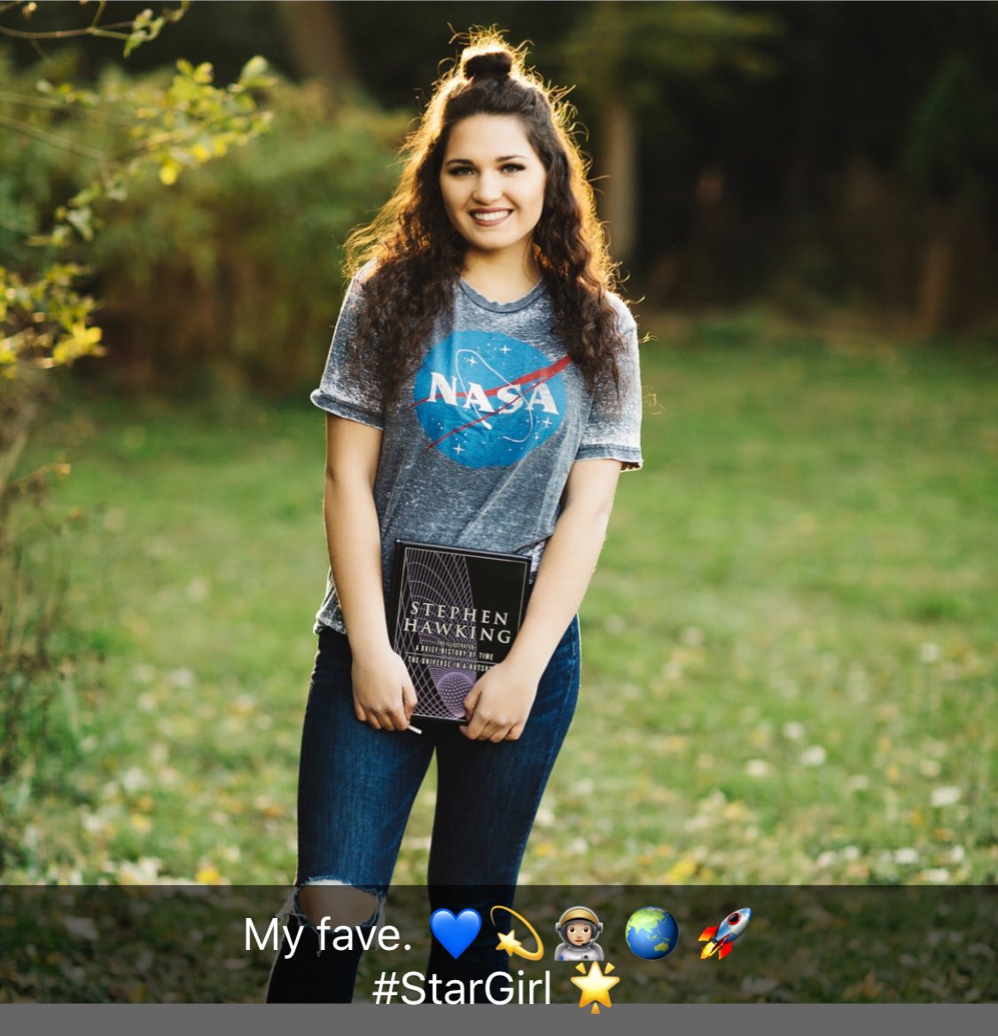 BerkeleyGator's tweet photo. #COSGrads2002 Con-GRAD-ulations Alexia Rose Kubas - our Singing Astronomer! 🎶🎤👩🏻‍🚀 You make us proud and we love you soooooo much! 🪐 💕  “Do I dazzle you?” 😉 💫 https://t.co/IchN1oc3gw