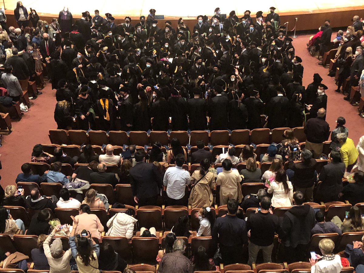 A warm congratulations to the @UCSF Med school class of 2022! Such an accomplishment. So wonderful that you’re able to celebrate with your loved ones.