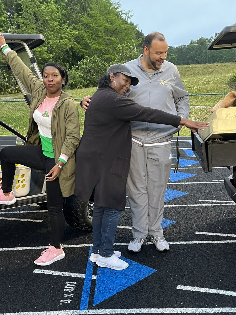 Light Up the kNight 2022….Every student organization needs a squad like our SGA LUTK Squad. &amp; we had more squad members not pictured. Thank you all for your support. <a href="/KHSCD_PTSA/">Knightdale High PTSA</a> <a href="/KHSCDPrincipal/">Keith Richardson</a> <a href="/KnightdaleHS/">Knightdale High</a> <a href="/geofduncan/">Geof Duncan</a> <a href="/KHSBooster/">KHS Athletic Booster</a> @KHS_ADVaglio
