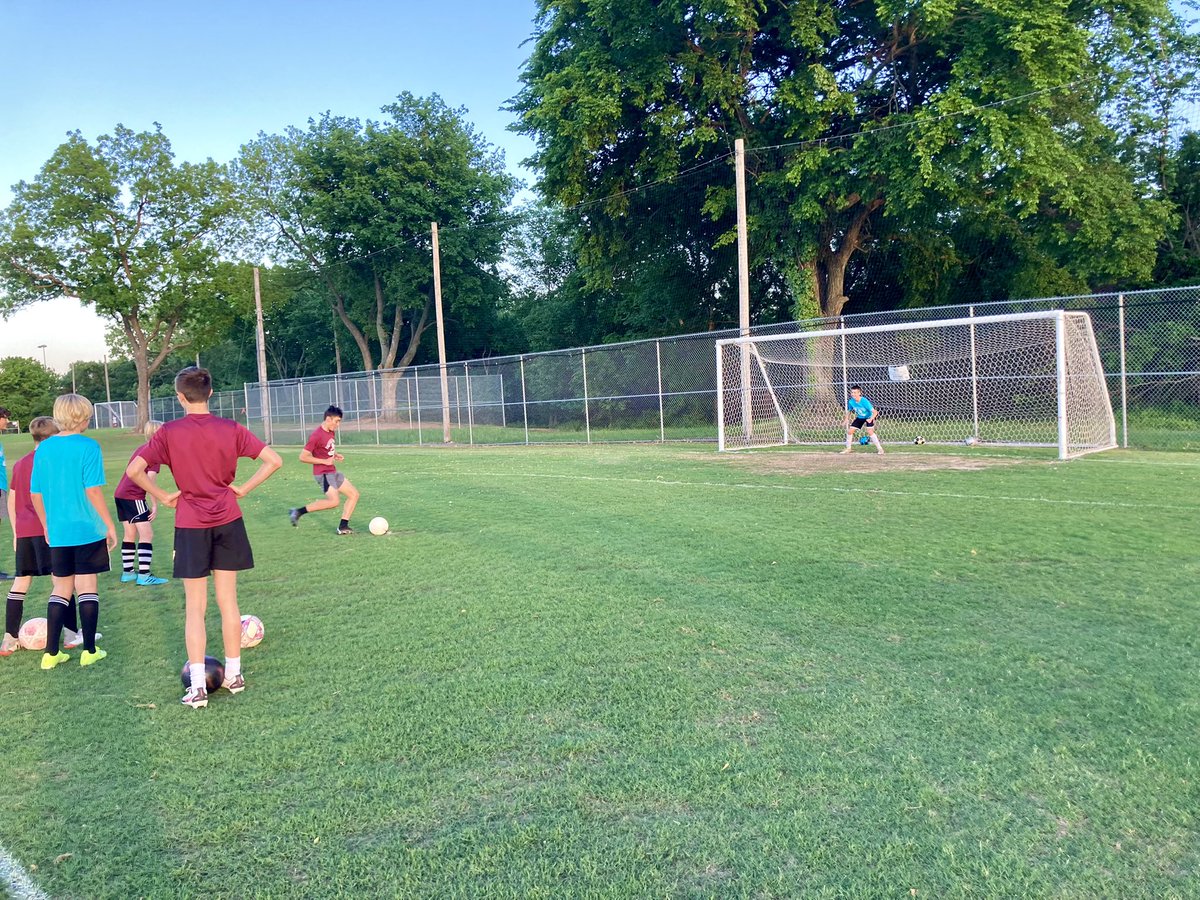 ArturoOchoaQ's tweet photo. Did the last soccer practice for Sheffield United 08. PK’s, dodge ball, kick ball and snacks. Made it fun for the boys. Currently tied for 1st going into the last weekend #makesportsfun https://t.co/bO5jvaD1aL