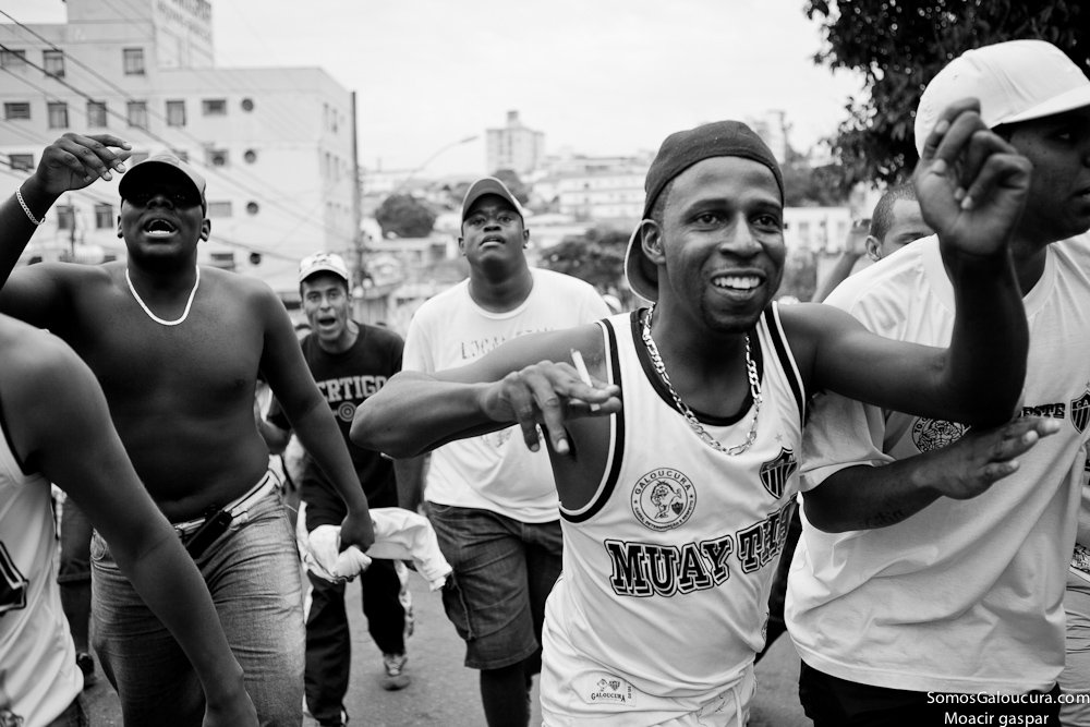 ATLETICANO, Tem varias maneiras de reconhecer um. Ce bate o olho e vê...Pelos pano, as tattoo, pelo de andar, de falar.. as palavras que o mano usa. Os costumes, Pode reparar. +