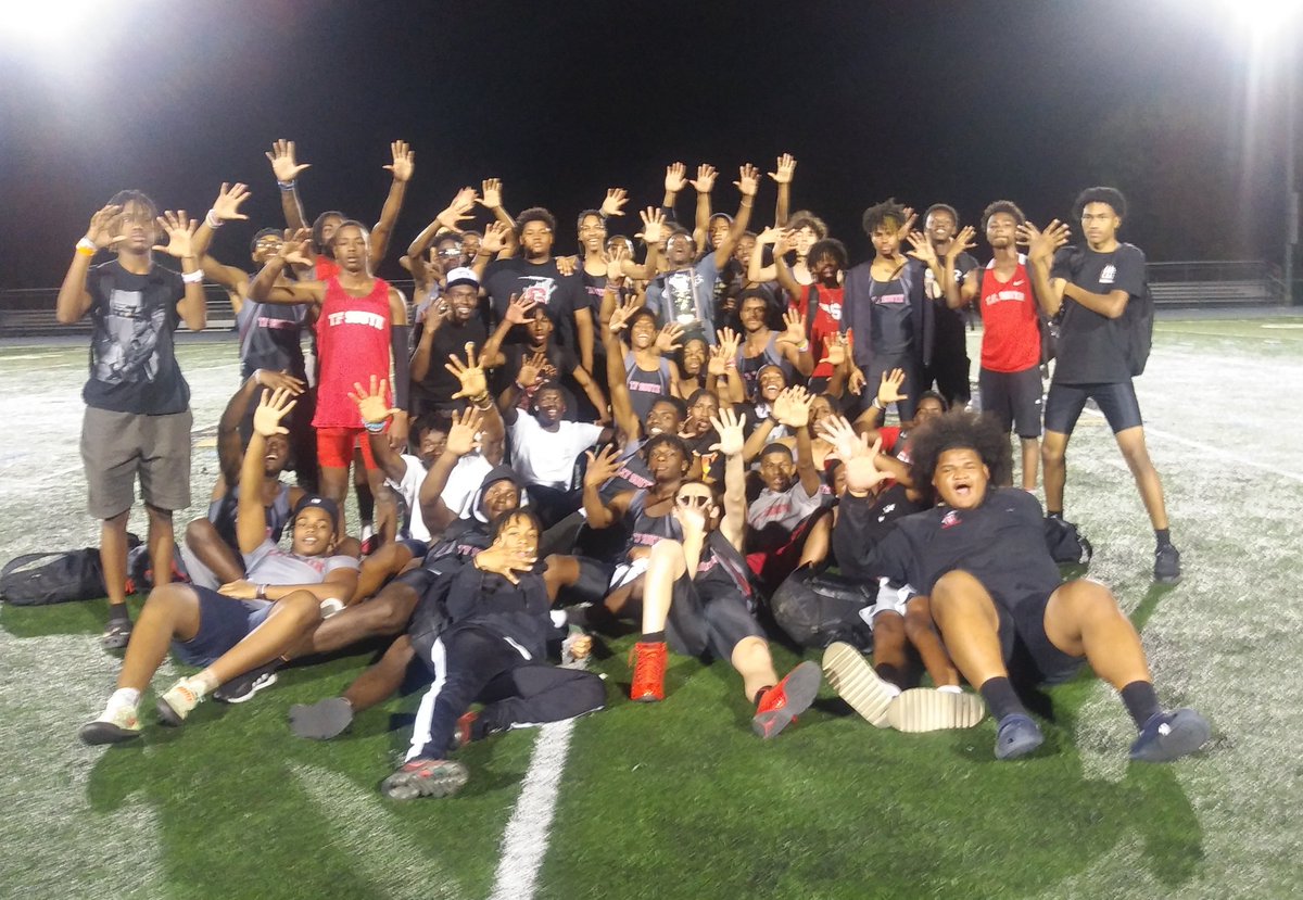 TFSouthTF's tweet photo. 5 peat! SSC Blue Champions. Go Red Wolves! @TFSouthTweets @TFSo_Athletics #BackToBackToBackToBackToBack https://t.co/1GAYja1T5F