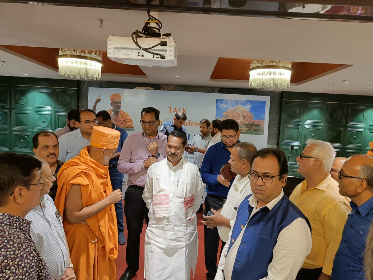 *The TALK on ETHICS IN PROFESSION by Dr Gnanvatsal Swami Ji of BAPS Swaminarayan Sanstha, organised by GTABA, FINER and NETA yesterday in Guwahati was graced by two Cabinet Ministers of the Govt of Assam* - 
(1) *Shri Ashok Singhal*, Hon'ble Minister for Guwahati Development,