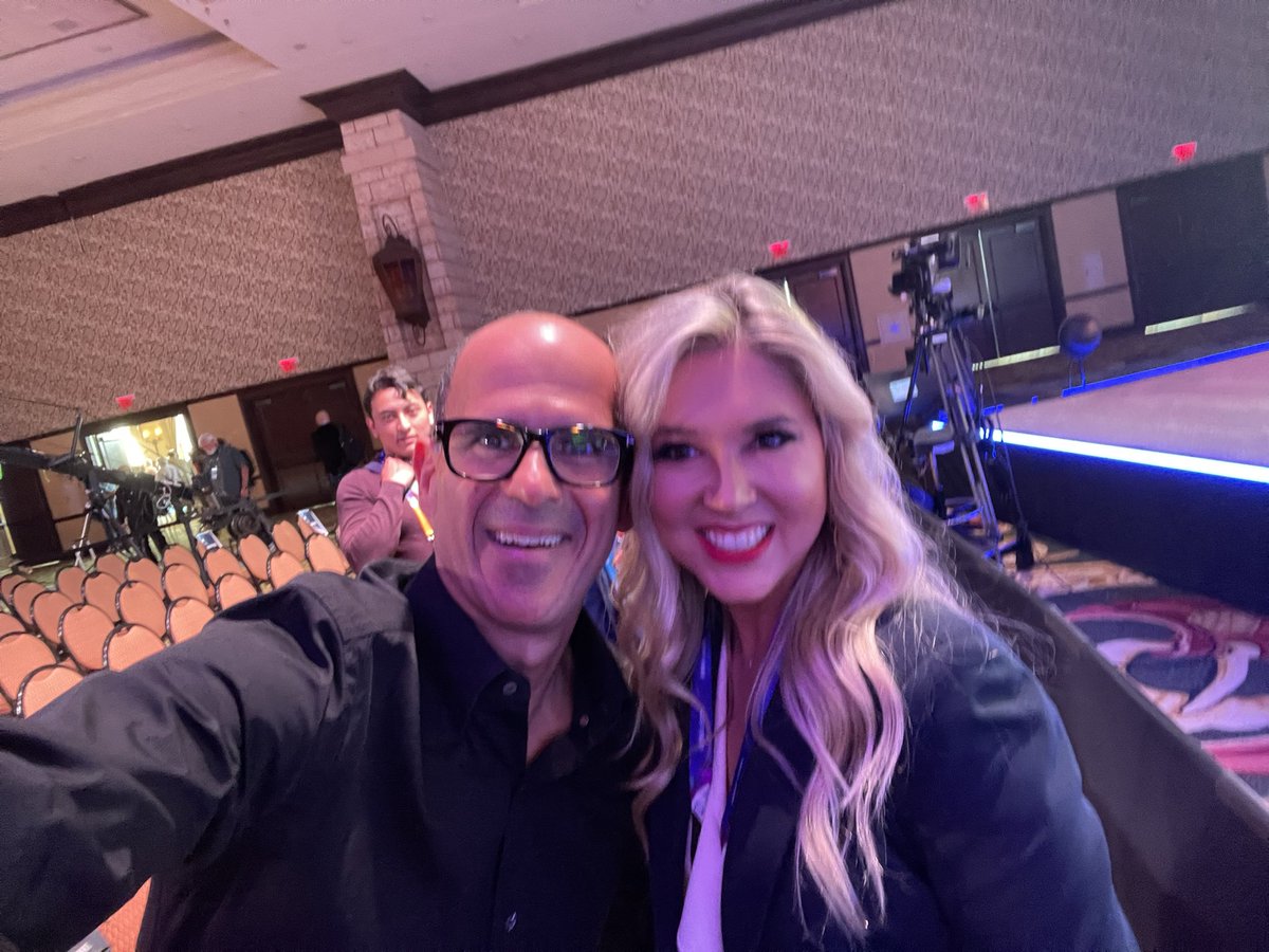 MaddieLittrell's tweet photo. I had the pleasure of working with @marcuslemonis leading up to his luminary keynote @intel Vision. Let me tell you - if you don’t have a purpose statement in life, this guy will challenge you to get one! LOTS of love for Marcus and his story! #IntelON https://t.co/CBaDmToJ2e