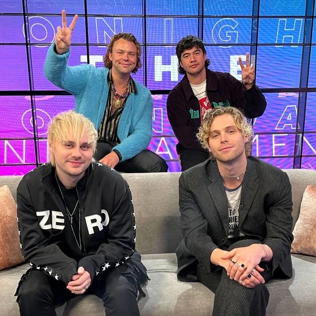 peraltafiles's tweet photo. 5sos members buying u pads ; a thread https://t.co/Y6FFNnK8aZ