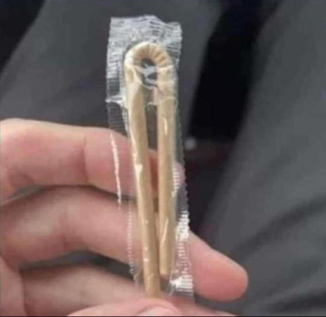 Joelmpetlin's tweet photo. @elonmusk A paper straw in a plastic wrapping. 🤦‍♂️

The world has lost its collective mind. https://t.co/4hSD0VL9WX