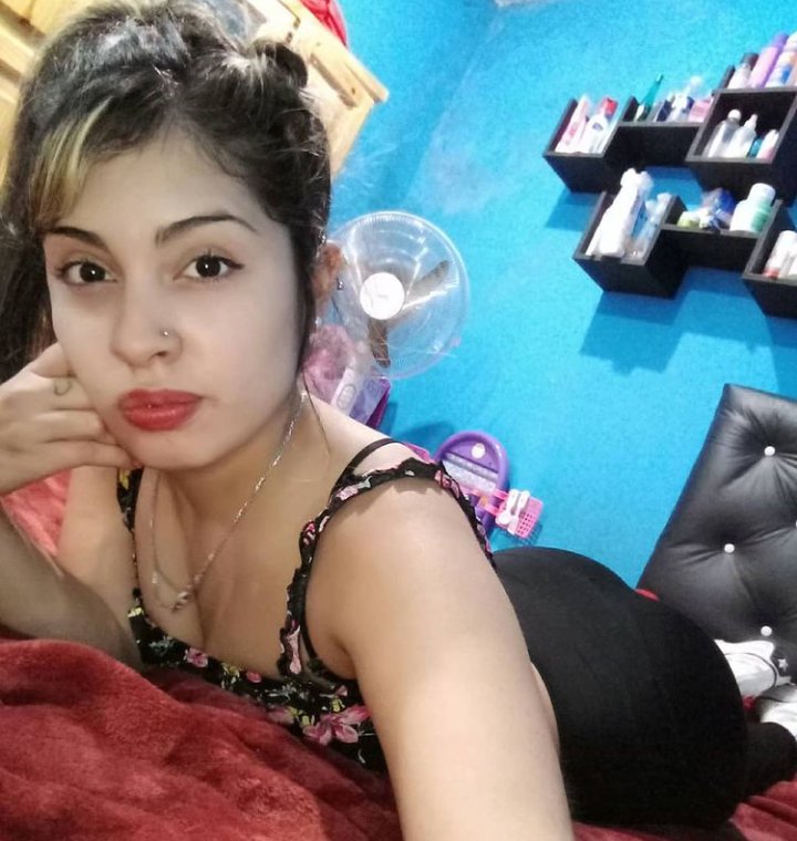 Larissavipz's tweet image. alguém pra assistir NETFLIX comigo? da RT pra mim saber rsrsrsrs 🙊😍