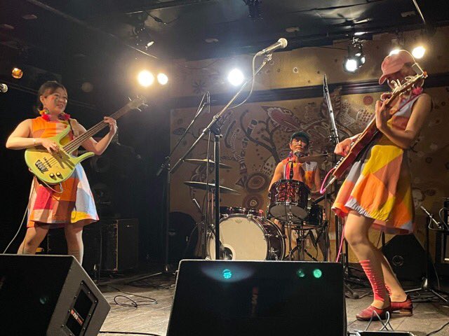 oppaicats's tweet photo. 遅くなりましたが、OPPAI CATS念願の東京初ライブ@haremame 晴れたら空に豆まいて
めちゃめちゃ楽しかった〜!!
サイコーの対バンDUNK IN、駆けつけてくれたみんな、想ってくれたみんな、関係者のみなさん、ほんとうにありがとう❤️❤️❤️
#oppaicats
#オッパイキャッツ
#東京初ライブ
#ありがとう https://t.co/EhTU3LRZzs