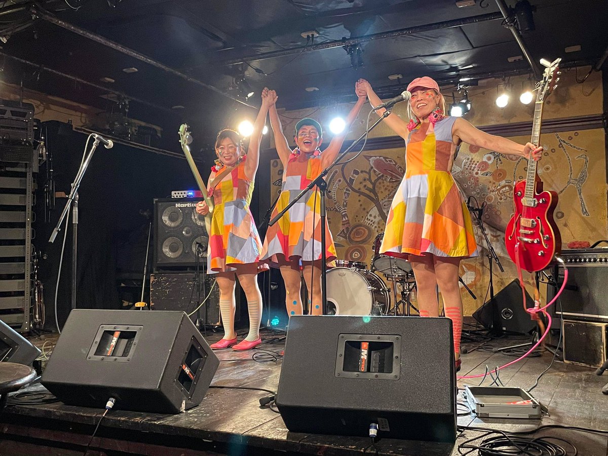 oppaicats's tweet photo. 遅くなりましたが、OPPAI CATS念願の東京初ライブ@haremame 晴れたら空に豆まいて
めちゃめちゃ楽しかった〜!!
サイコーの対バンDUNK IN、駆けつけてくれたみんな、想ってくれたみんな、関係者のみなさん、ほんとうにありがとう❤️❤️❤️
#oppaicats
#オッパイキャッツ
#東京初ライブ
#ありがとう https://t.co/EhTU3LRZzs