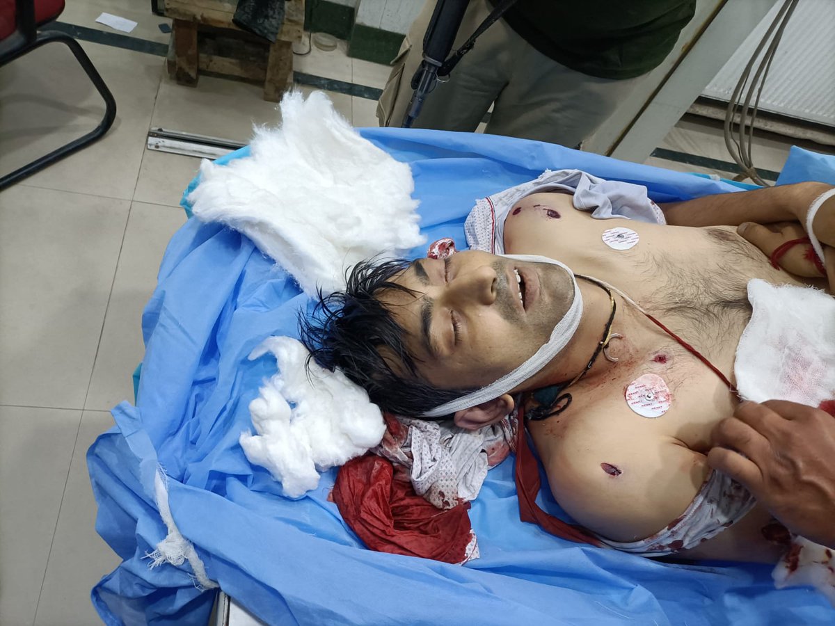 37VManhas's tweet photo. JANEHU has yet again turned red in #Kashmir.

Most us either don't wear JANEHU or don't even know what is JANEHU.

..any way let's not talk much about it we have to maintain the social fabric and the communal harmony..
Yesterday it was Rahul Bhat, tomorrow it may be Vikas Manhas https://t.co/8m6j2cDdQk