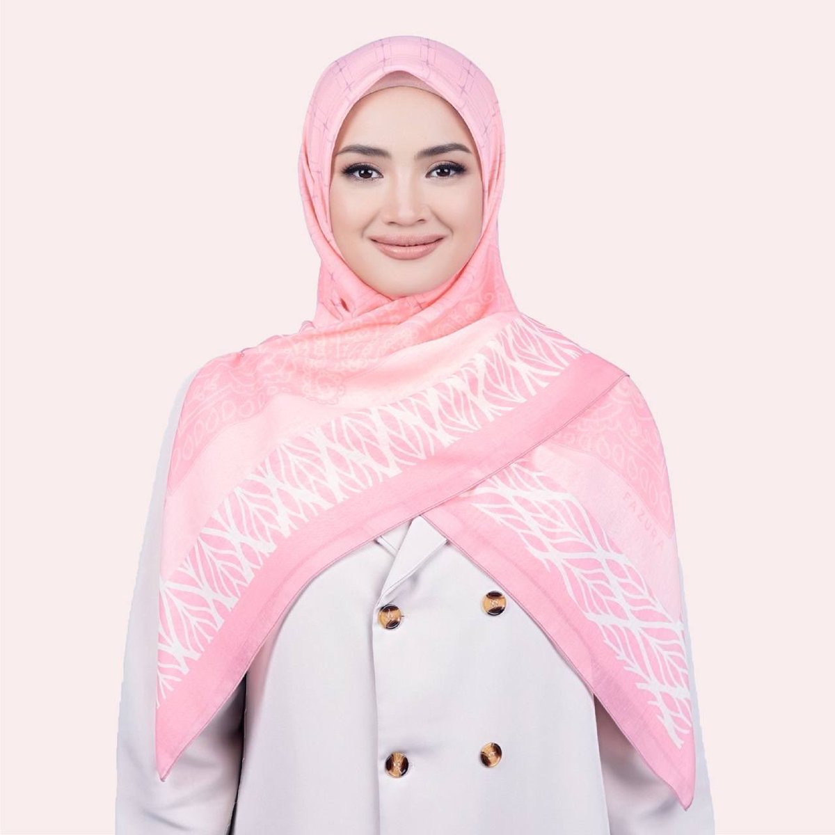 aminadiahhh's tweet photo. Cantiknya semua design tudung fazura yg latest!! Rasa nk  beli semuaa💸💸😭 https://t.co/ZsQMbmJudz