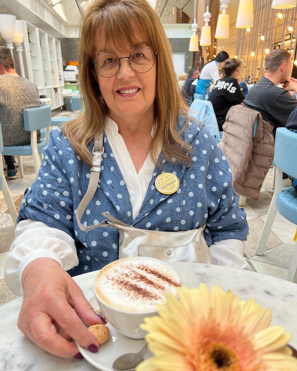 LouhhLou's tweet photo. Lovely day celebrating Mums Birthday @Cloud23Bar such a long time since we’ve been to Mcr and we had the best time @HarknessLee @brettharkness 💕 https://t.co/61xFFWw8M6