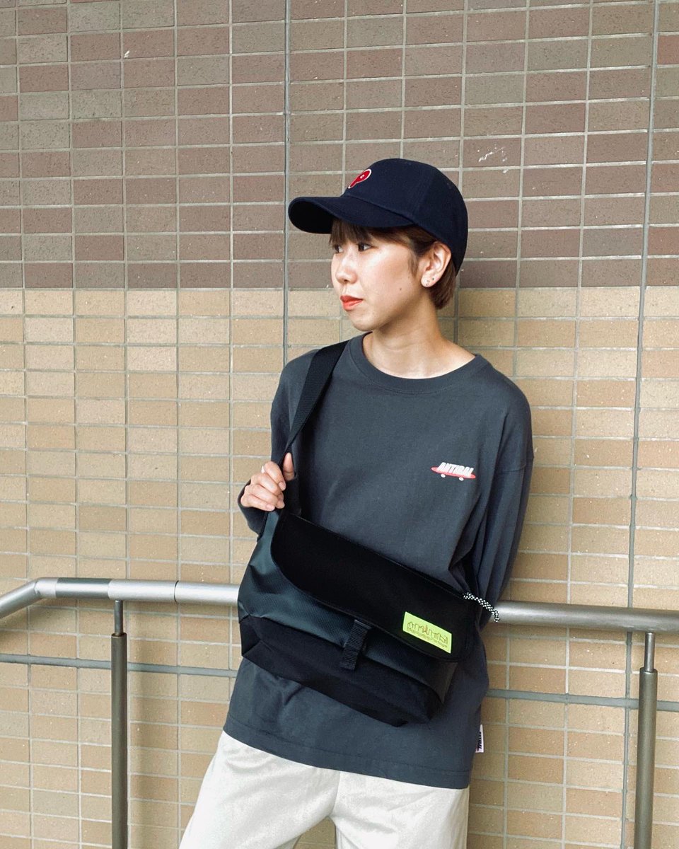 mp_namba's tweet photo. 【Marine Park Messenger Bag JR Slim Matte Vinyl 2022】
Number:MP1605JRSMVL22
Color: Black
Price: ¥11,000(tax in)
Size:幅34(上部)×高さ21×マチ12cm

【6P Cap】
Number:MP137-22S00
Color: Navy
Price: ¥3,850(tax in)
Size: FREE

#マンハッタンポーテージ#なんばパークス

@parks_official https://t.co/xrlzp3TCEA