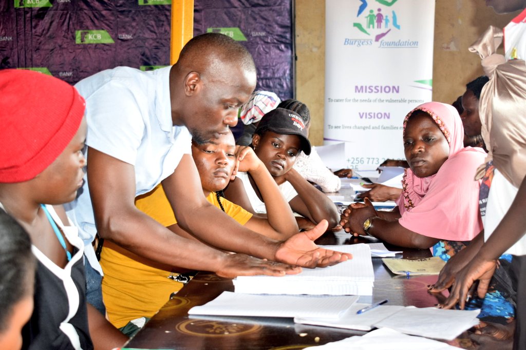 burgess_fdtn's tweet photo. Happening Now; Mr.Ssetimba Moses from Nasser road & @nizramars show trainees some skills on how to make a black book.
Materials used are binding leather, boards, lined A3 papers, super glue, gauze wire, scissors/cutter , needle, brush and bucket.
#BeHandsOn https://t.co/GjNDQ1aDVR