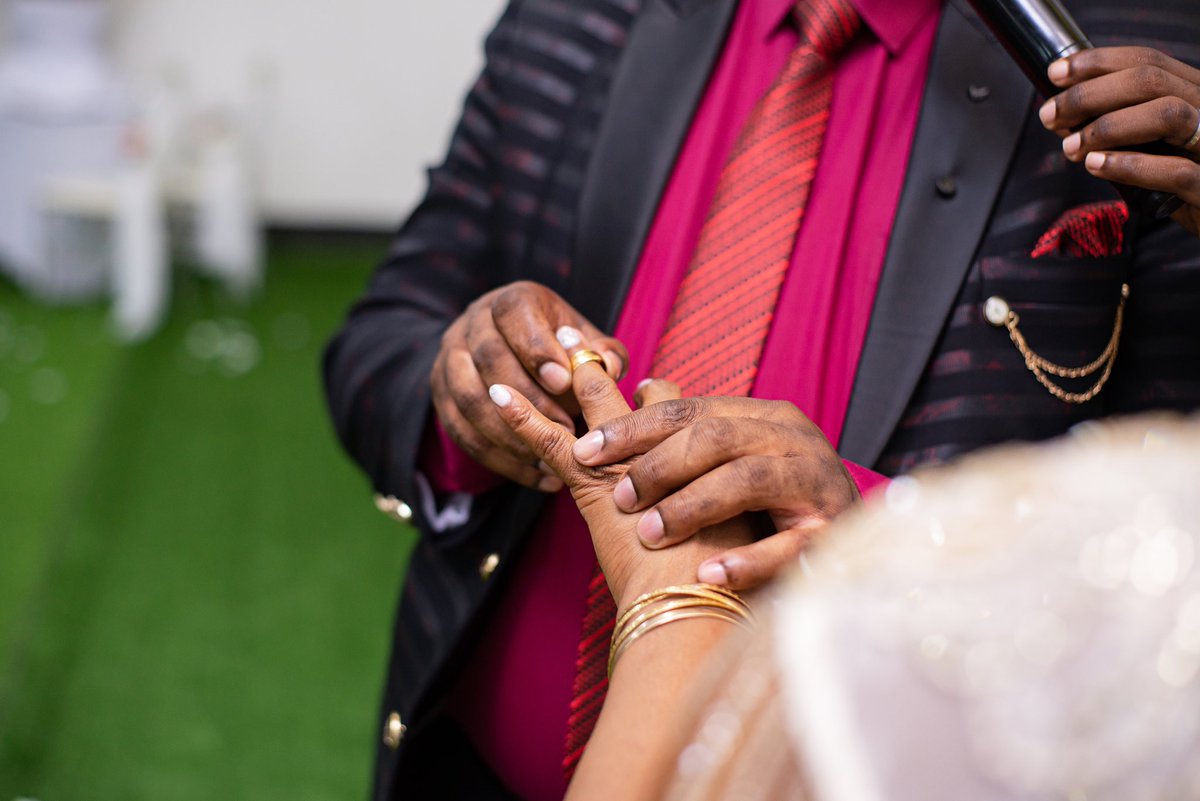 flashstudiomoz's tweet photo. “Que o homem não separe o que Deus uniu. 
Que o tempo não destrua a aliança 💍 que vos prende…”

Felicidades Ruth ❤️ Paulo.

##tbt #weddingdress #weddingphotography #photography #weddingvideo #civil #tbt #party #togetherforever #civil 

#wetalkimage 
#flashstudiomoz https://t.co/RbAtRYkRsI