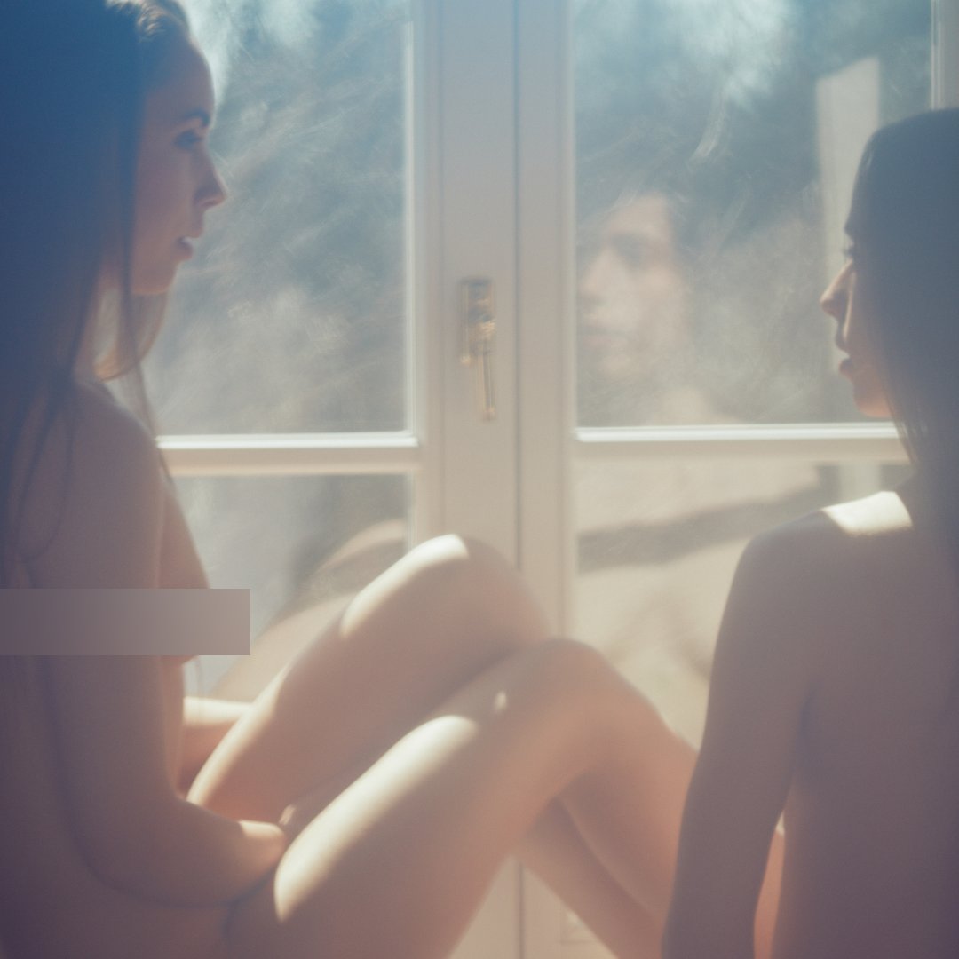 PiotrM69417047's tweet photo. Morning sleep.
And then I woke up to life.
#morningmood #twowomen #anlaogphotography #artphotography #analogmodels #sisters #twins https://t.co/9a5A37WHcz