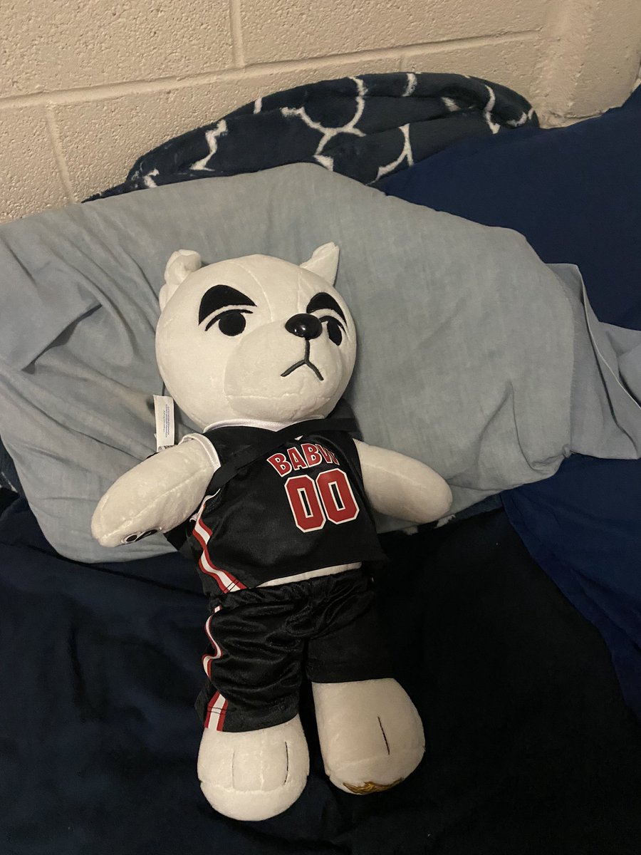 ItsRobbyWCTA's tweet photo. Found a free stuffed bear in the hallway that they were giving away pretty epic https://t.co/40qBrQXCuW