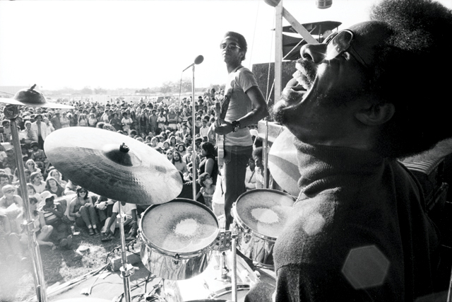 Happy birthday Stevie Wonder, né 13 mai 1950. Ici, à la batterie 