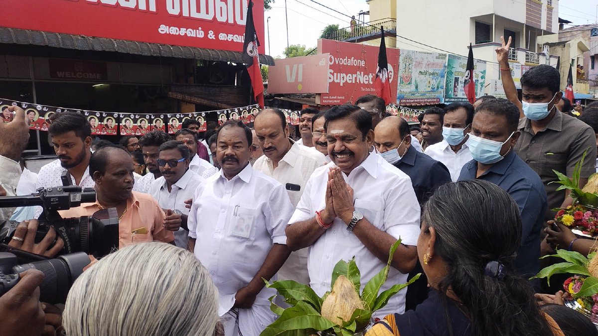 MManikandanADMK's tweet photo. சேலம் மாநகரில் மாண்புமிகு மக்களின் முதல்வர் #எடப்பாடியார் அவர்கள் 🖤🤍❤️ @EPSTamilNadu @ElangovanAiadmk https://t.co/g2NmgjFn0U