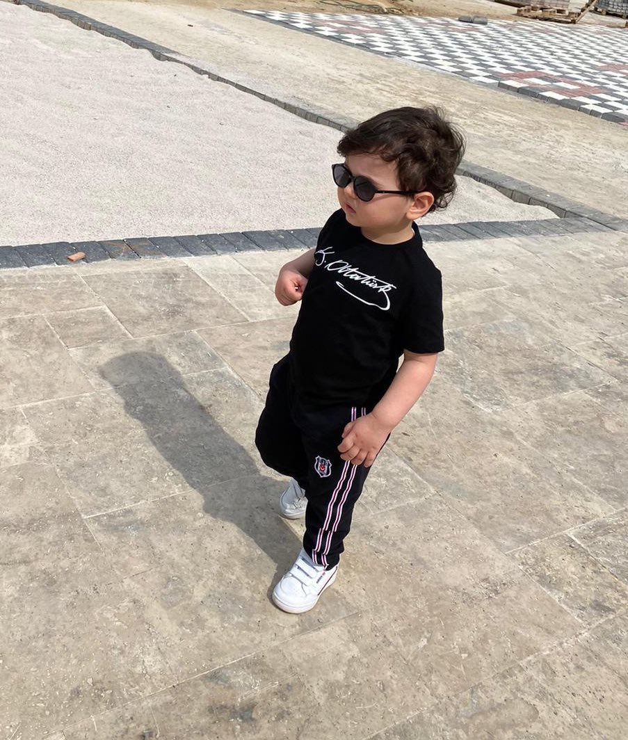 ozgur_cln's tweet photo. Varsa yoksa @Besiktas  @forzabesiktas  🦅🦅🦅🇹🇷 #evlatt ❤️ https://t.co/0O1Inv0ZA1
