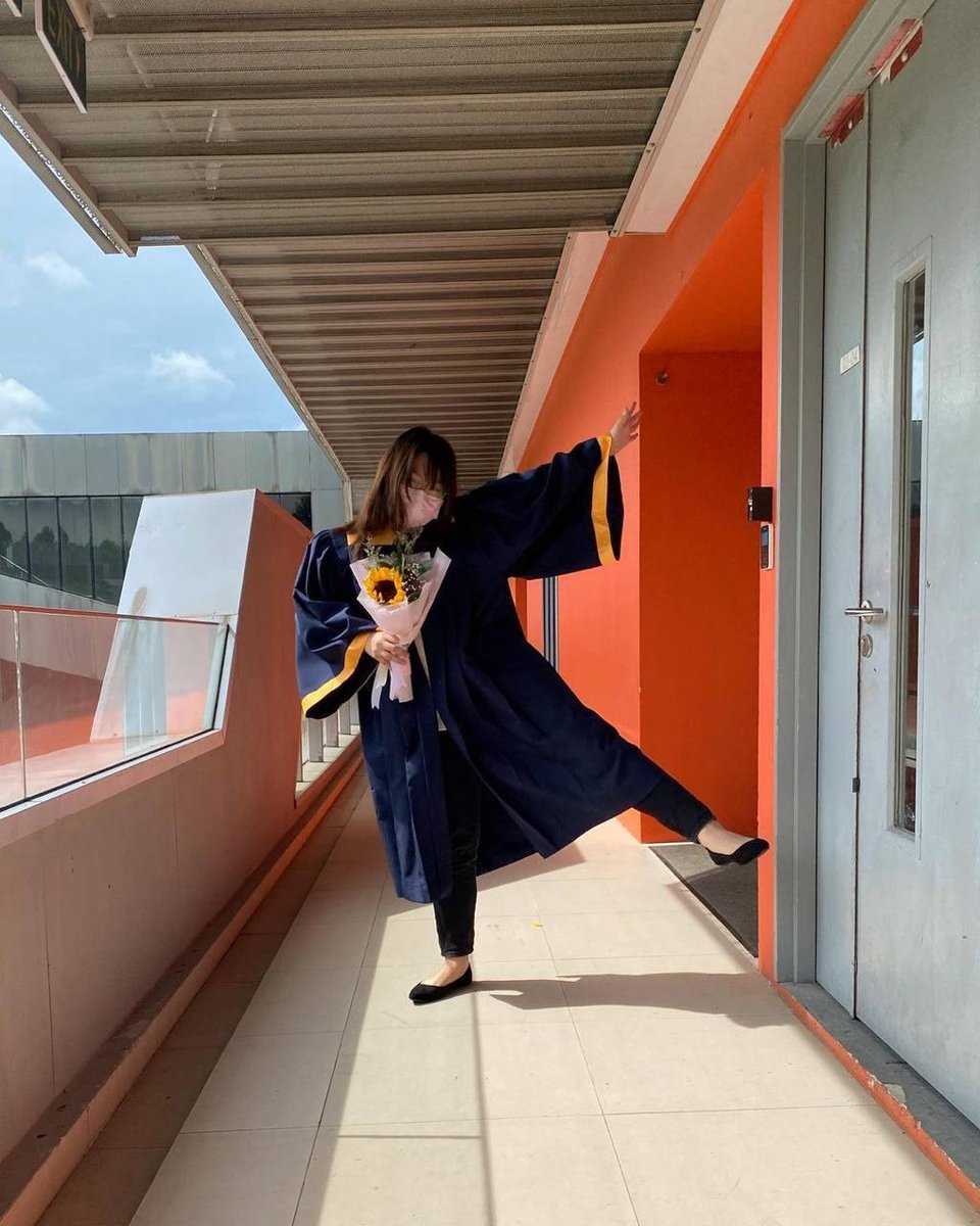 NgeeAnnNP's tweet photo. Class of 2022 understood the assignment ๐๐ Enjoy some of our favourite graduation photos posted by YOU! ๐๐งโ๐#ngeeannpoly #bepartofxtra #npgrad2022 https://t.co/HGVwSBrzHn