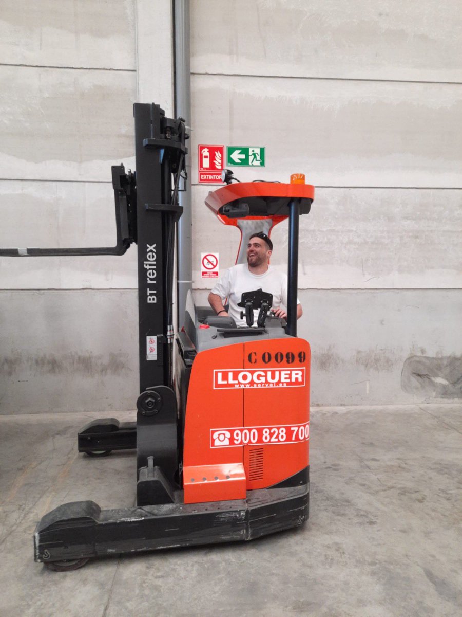 Osonament's tweet image. PROGRAMA JOVES
🔸 Els joves que participen al #ProgramaSingulars de #GarantiaJuvenil, acaben avui el curs de manipulació de càrregues amb carretons elevadors. El curs, de 50 hores, va començar el 20 d&apos;abril.

#JovesEnAccio