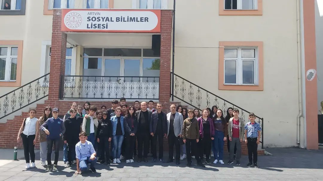 MilliBorcka's tweet photo. İlçemiz Borçka Cumhuriyet Ortaokulu 12.05.2022 günü 8. Sınıf öğrencilerine moral ve Lise Tanıtım kapsamında Artvin Fen Lisesi, Artvin Anadolu İmam Hatip Lisesi (Proje Okulu), Sosyal Bilimler Lisesi ve 15 Temmuz Şehitler Anadolu Lisesini ziyaret ettiler. @BBakir53
@MemArtvin https://t.co/lCTCDi7y5I