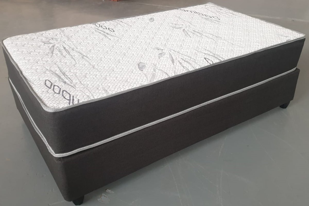 Dreamline_Beds's tweet photo. Our Win - a - Bed competition is live. Get today's code word for an extra entry to win one of EIGHT Bed set from Dreamline beds. Link in bio Happy #fridaythe13th and #goodluck! #competition #win #winter #bed #bedroom #mattress #SupportLocalCT #proudlysouthafrican #capetown #fyp https://t.co/Uc7m7I0CCQ