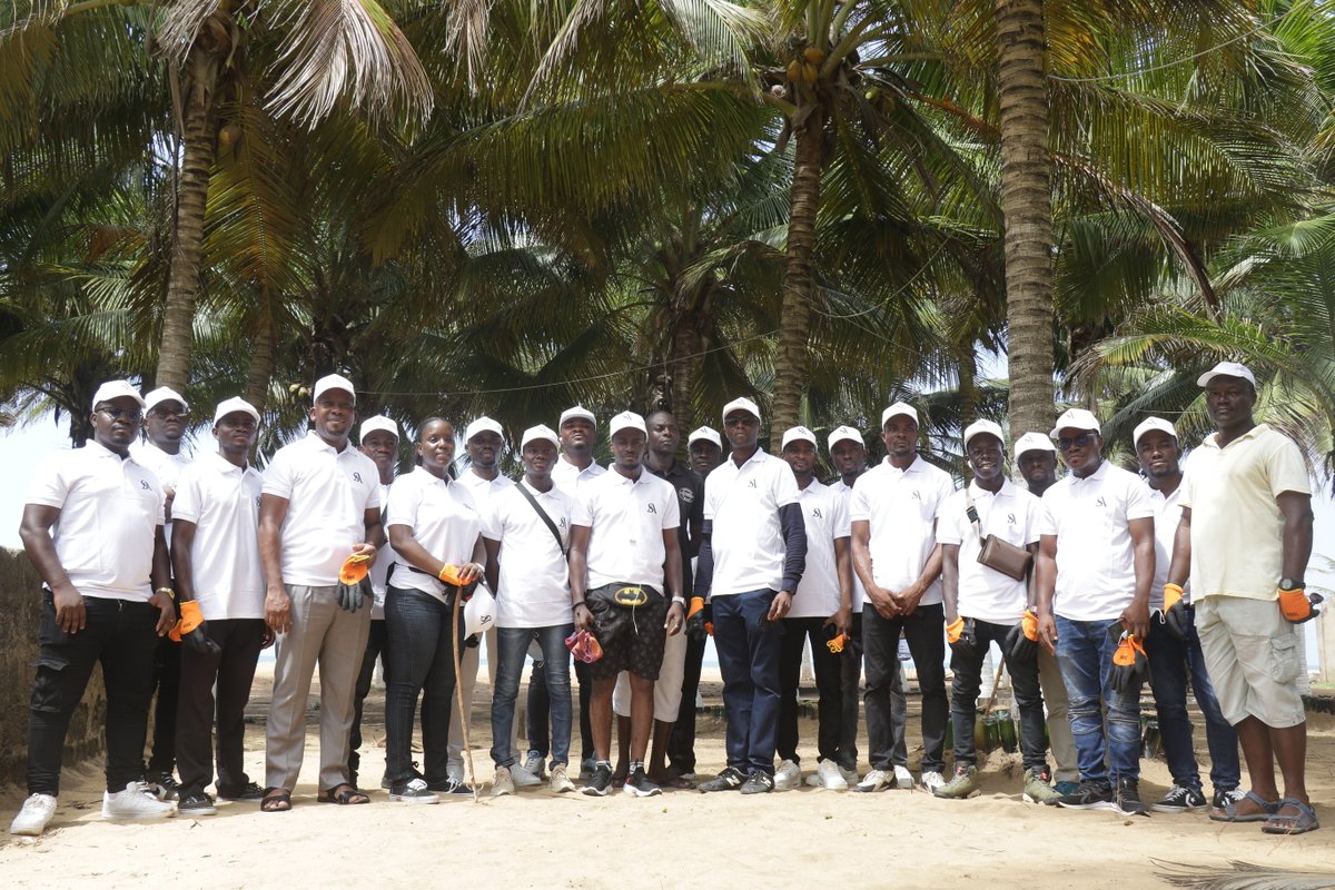 sicpa's tweet photo. Une équipe de collaborateurs de @sicpa #Togo a participé au nettoyage de la plage d’Agbodrafo, un lieu très fréquenté par le public et parfois des tortues marines. L’activité, coordonnée avec la Mairie d’Agbodrafo et l’association Les Oubliés, a pour but de protéger les #océans. https://t.co/hVAPbv06km