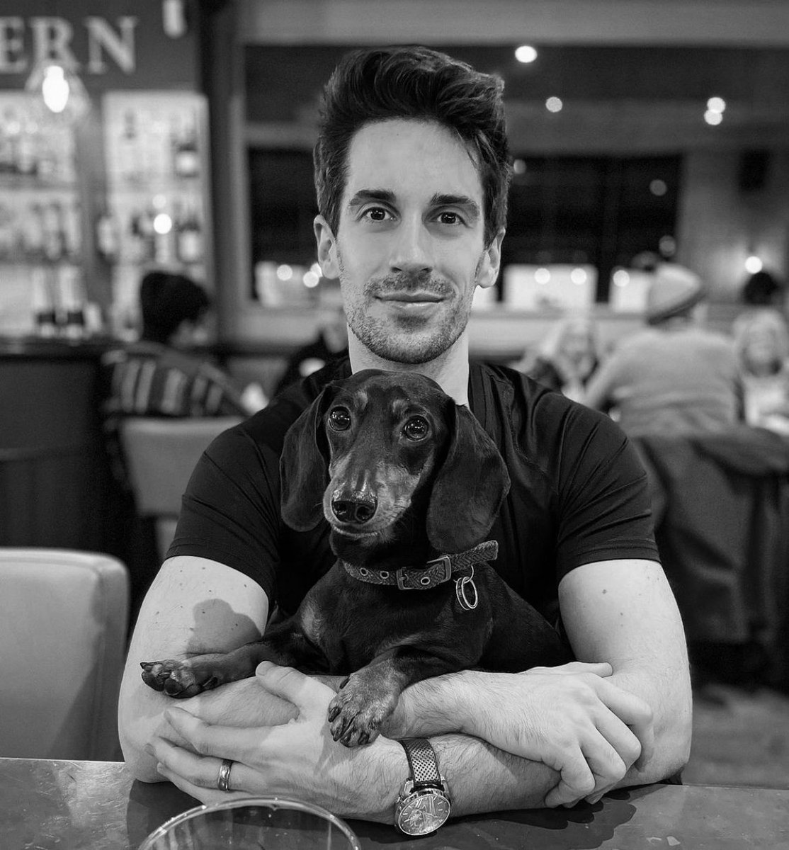 Fridays are made for quality time with your doggie and drinks at the Greenwich Tavern 😉 Many thanks to @macnicolaides for the lovely photo!
