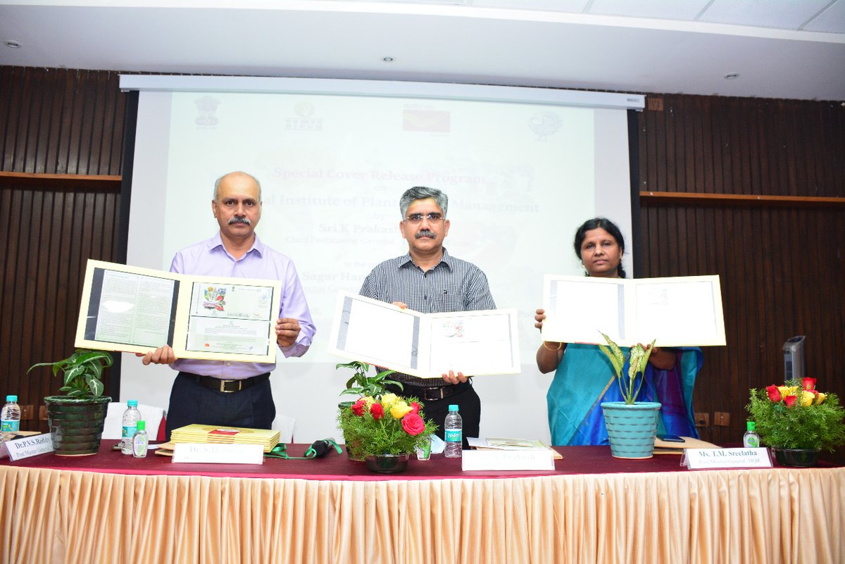 cpmgtelangana's tweet photo. Special cover was released on NIPHM on the eve of International Plant Health Day on 12.05.2022 by Shri K. Prakash, CPMG, Telangana Circle, Smt. T. M. Sreelatha PMG(HQ) Region along with Dr. Sagar Hanuman Singh DG, NIPHM
#PlantHealthDay #NIPHM #plants
@IndiaPostOffice https://t.co/xAx84vPz4g