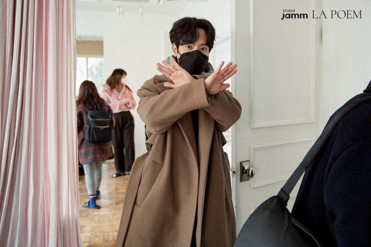 official_lapoem's tweet photo. [Studio JAMM X LA POEM]

프로필 비하인드 사진 공개_진짜 최종_최종의 최종_퇴근길 ver.(1)

#라포엠 #LAPOEM #스튜디오잼 #STUDIOJAMM
#유채훈 #박기훈 #최성훈 #정민성
#YouChaehoon #ParkKihun
#ChoiSunghoon #JeongMinseong https://t.co/1xsn9OciKG