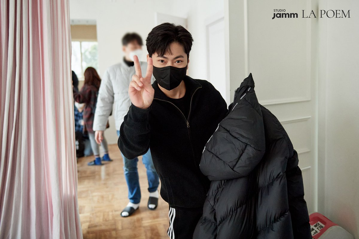 official_lapoem's tweet photo. [Studio JAMM X LA POEM]

프로필 비하인드 사진 공개_진짜 최종_최종의 최종_퇴근길 ver.(1)

#라포엠 #LAPOEM #스튜디오잼 #STUDIOJAMM
#유채훈 #박기훈 #최성훈 #정민성
#YouChaehoon #ParkKihun
#ChoiSunghoon #JeongMinseong https://t.co/1xsn9OciKG