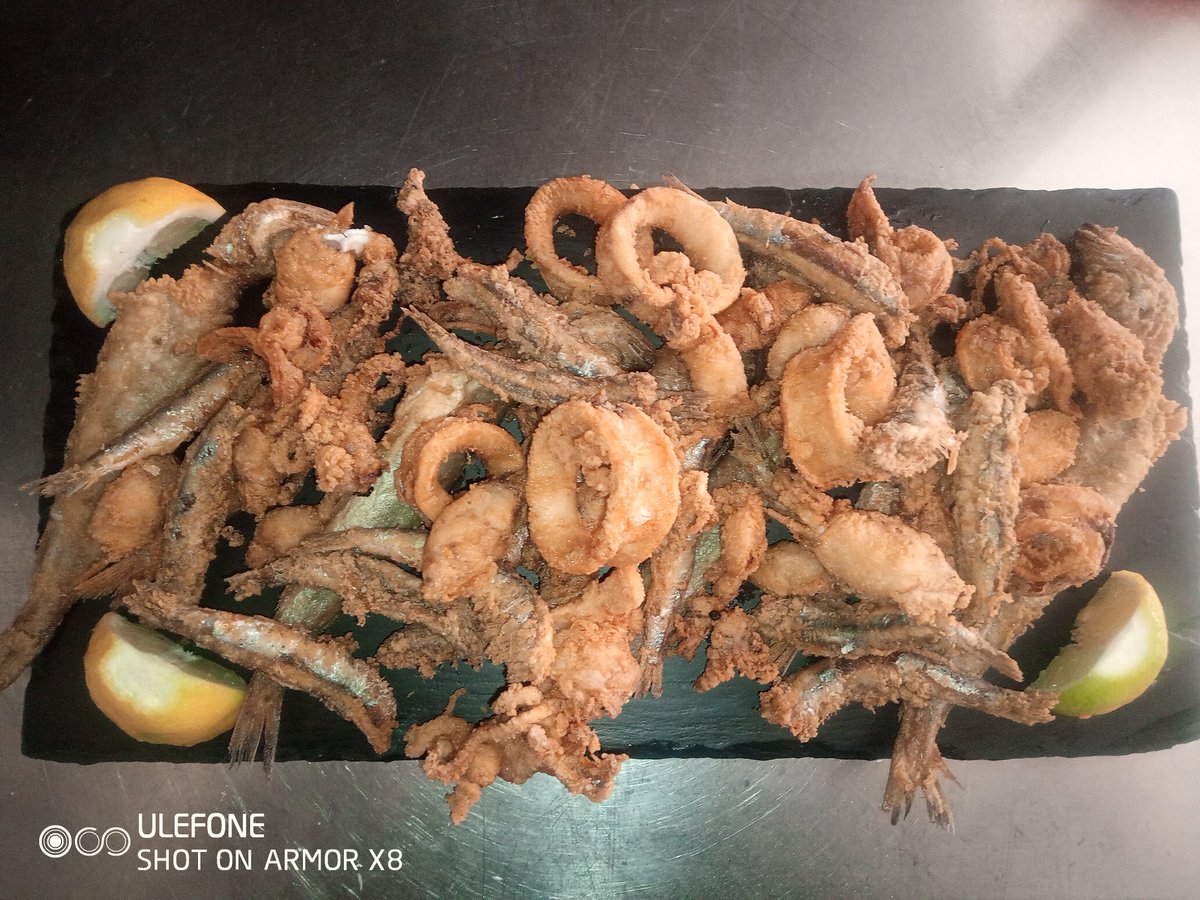 BrasasMilan's tweet photo. Fritura de pescado para dos personas https://t.co/xDwno3diGV
