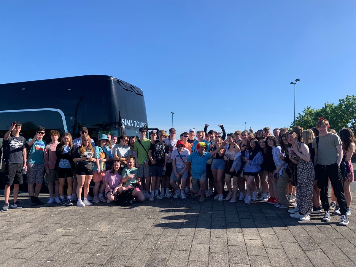 HTeehan's tweet image. Bonjour de Paris 🇫🇷Fifth Years heading to Disneyland Paris 🥳Great day in centre Paris yesterday.@stjosephsrush @N_Quinn90 @CodingDeptSTJ @LouiseNiChon @ciaranreade